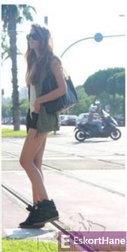 Burcu - Kendi Evinde Görüşen Mecidiyeköy Escort Burcu - EskortHane