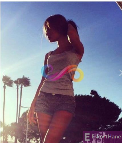 Burcu - Kendi Evinde Görüşen Mecidiyeköy Escort Burcu - EskortHane